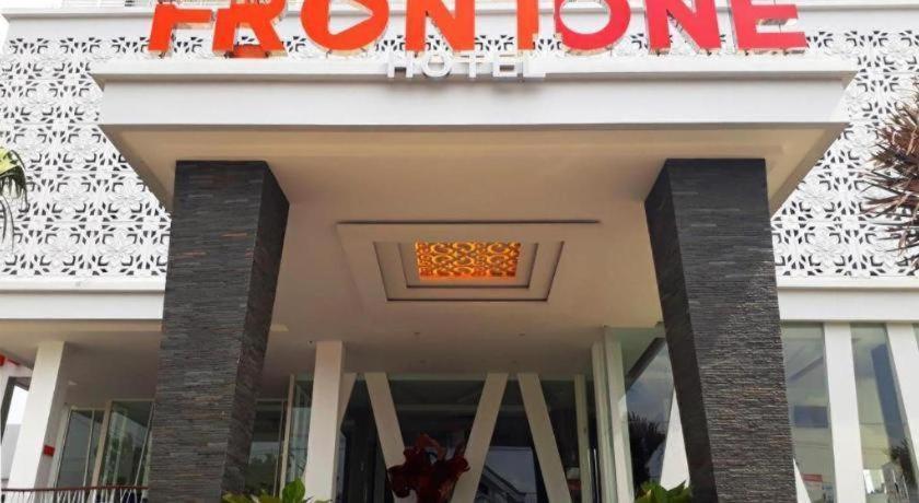 Front One Hotel Pamekasan Madura Exterior photo