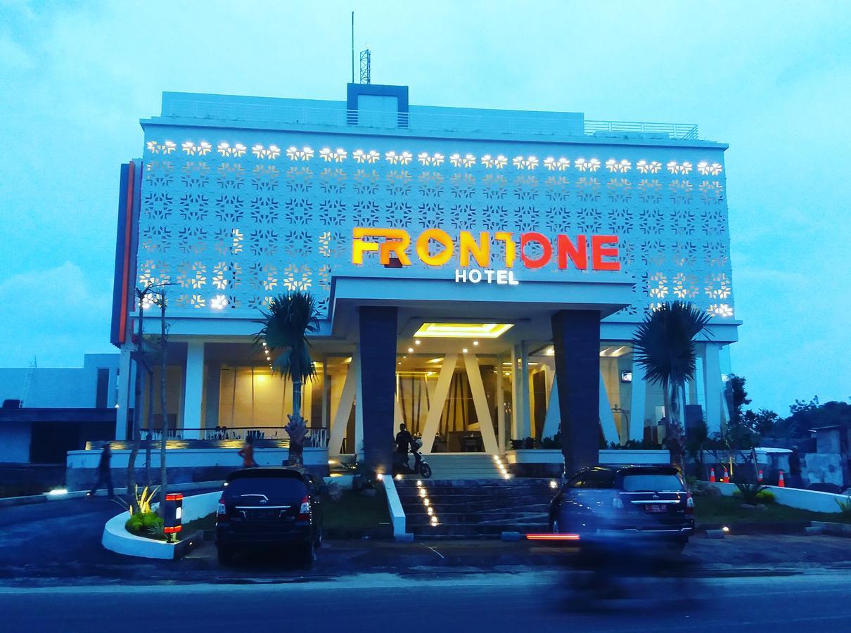 Front One Hotel Pamekasan Madura Exterior photo